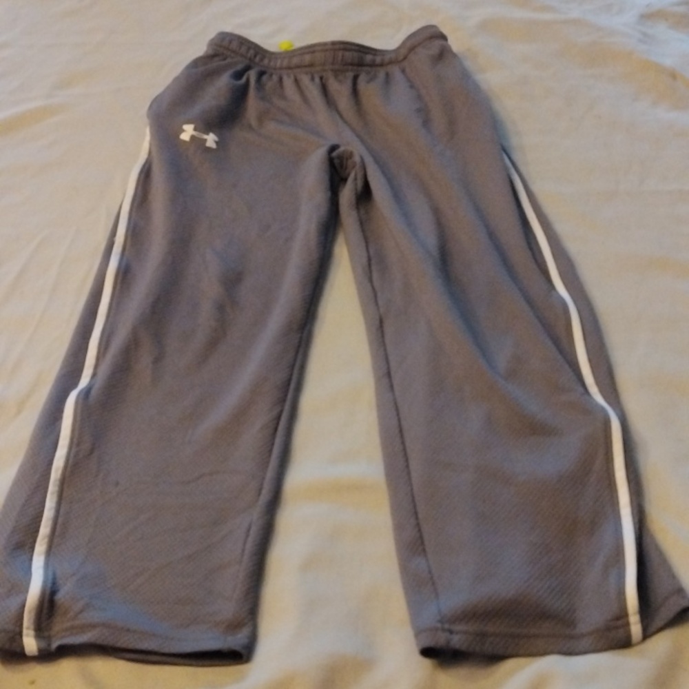 Under Armour Loose Heatgear boys size M(10/12)